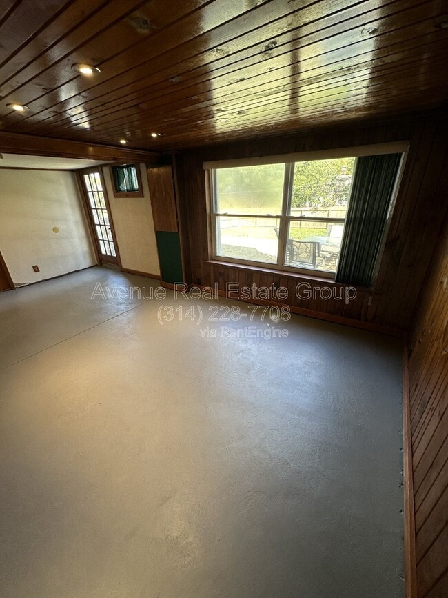 Building Photo - 425 Bismark Ave