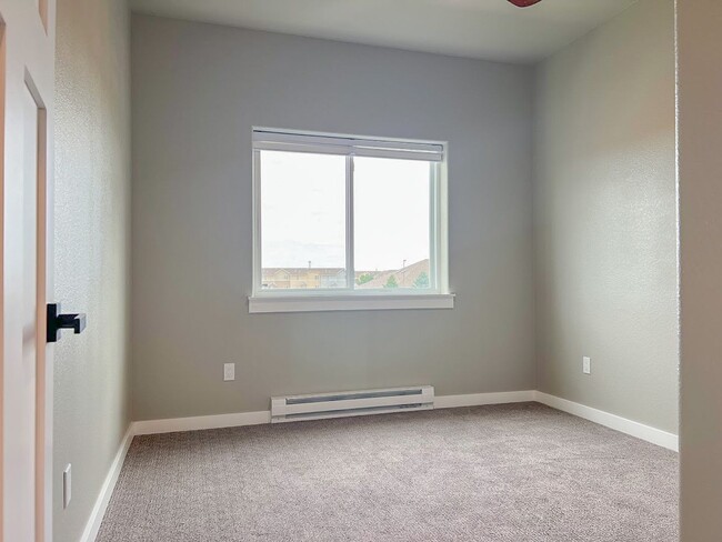 Building Photo - 2 bed/ 1.5 bath in Brand New Soldier Ridge...