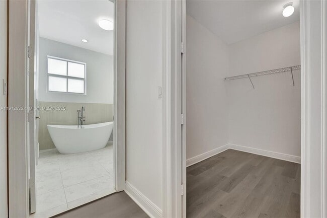 Building Photo - 407 SW 17th St