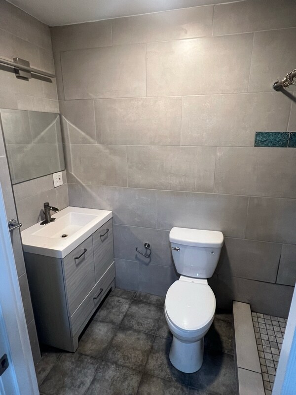 Building Photo - 7038 Woodland Ave