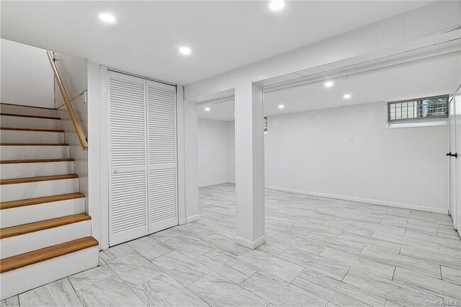 Building Photo - 25 Armourvilla