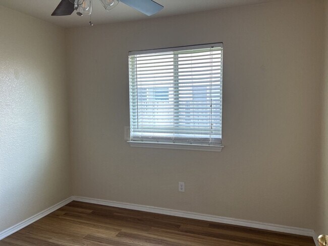 Building Photo - 5302 Jitterbug Ct