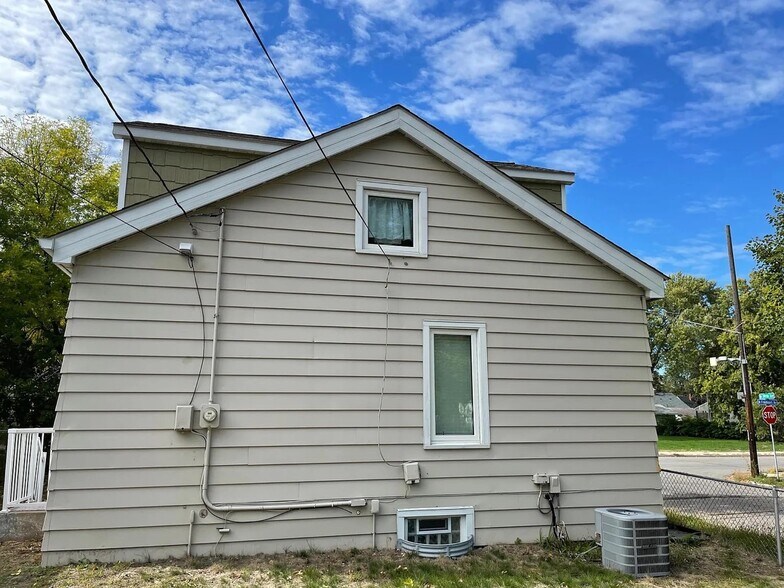 Building Photo - 3858 Fremont Ave N