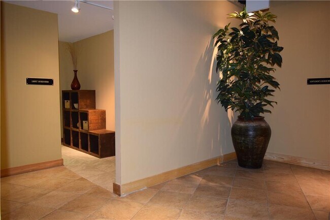 Building Photo - 400 17th St NW