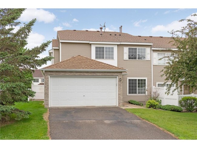 Building Photo - 15921 Finch Ln