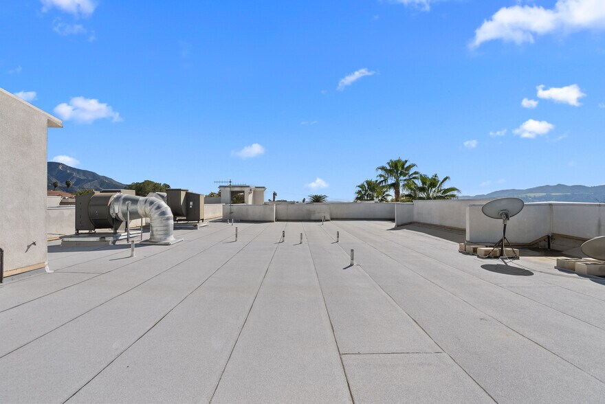 Building Photo - 600 E Magnolia Blvd
