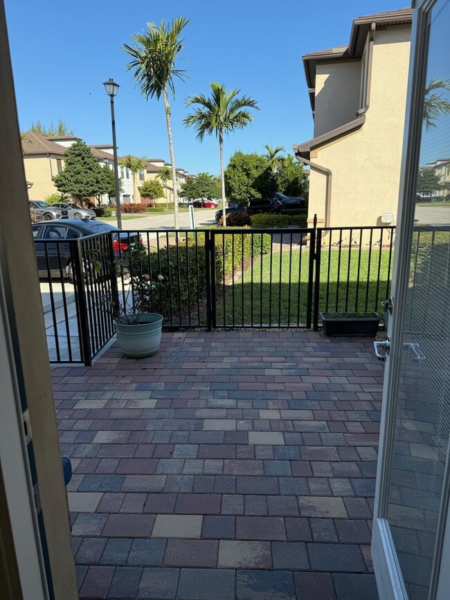 Building Photo - 2877 Bard St