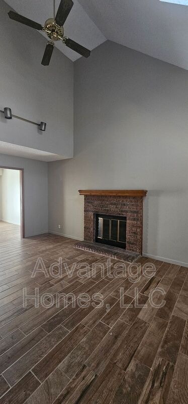 Building Photo - 11905 W 117th Terrace