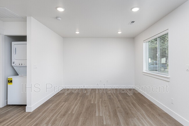 Building Photo - 446 S 40th Ave