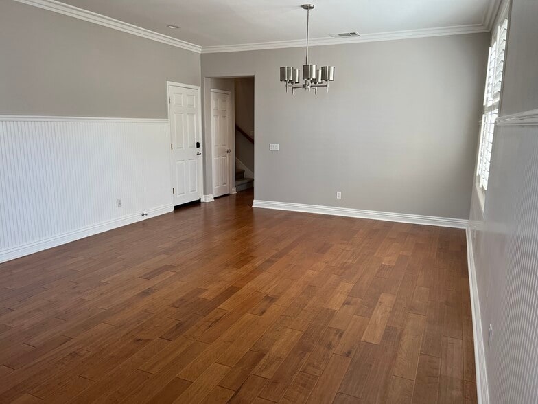 Dining area - 24040 Dandelion Ln