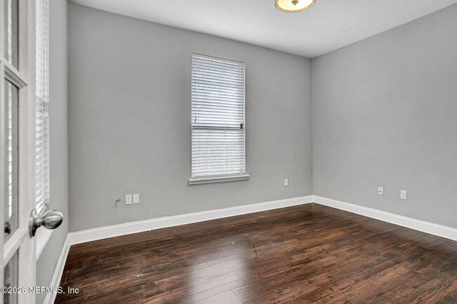 Building Photo - 516 Meldrum Ln