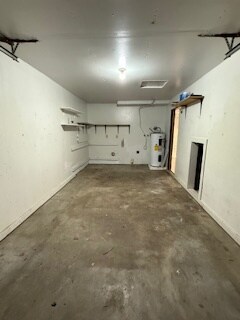 1 - car garage w/ washer/dryer hook-up - 701 F Pl NE