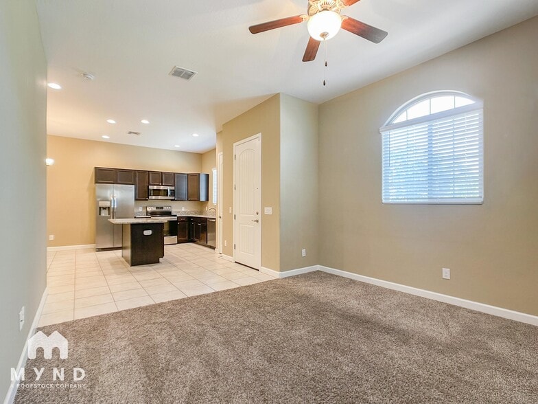 Building Photo - 1367 S Country Club Dr