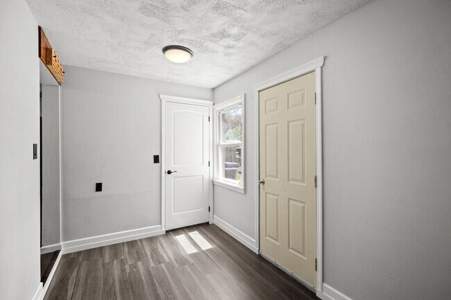 Building Photo - Lidgerwood Area 4 Bedroom 2 Bathroom Home!
