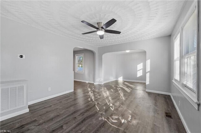 Building Photo - 3221 Hyde Cir