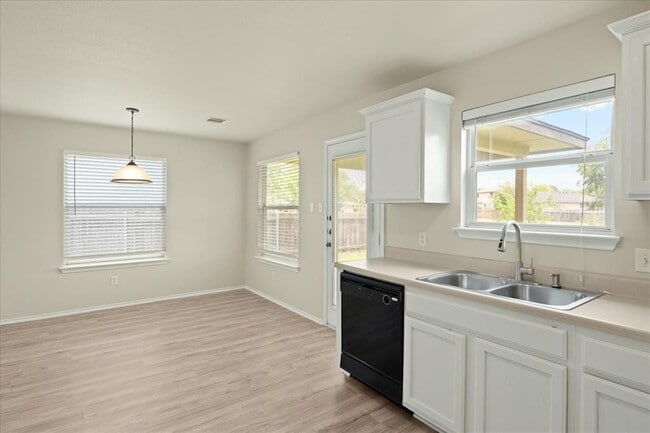 Building Photo - 15411 Ora Ln