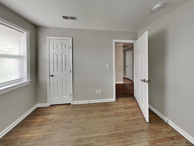 Building Photo - 7745 Madrid Ave