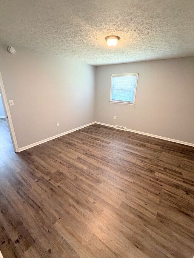 Building Photo - 919 Sandusky Dr