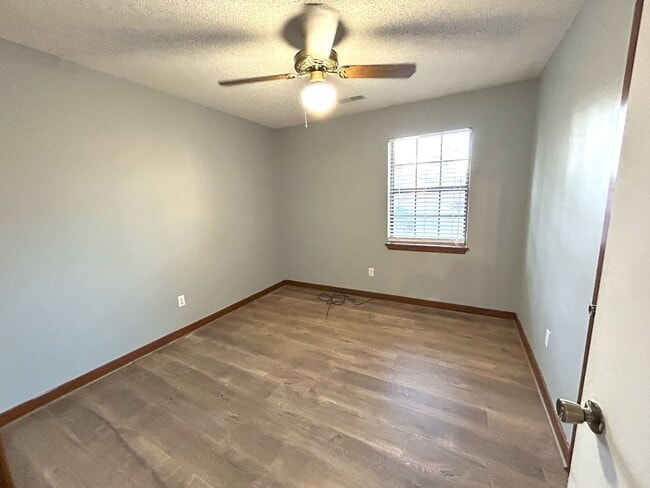 Building Photo - Charming 3 bedroom, 2 bathroom one level home in Murrayville!