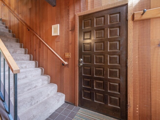 Building Photo - SKI LEASE: Townhome w/Fireplace, 2 Decks &...