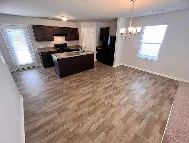 Building Photo - Gorgeous 3 bedroom, 2 1/2 bathroom two-story home in Winston Salem