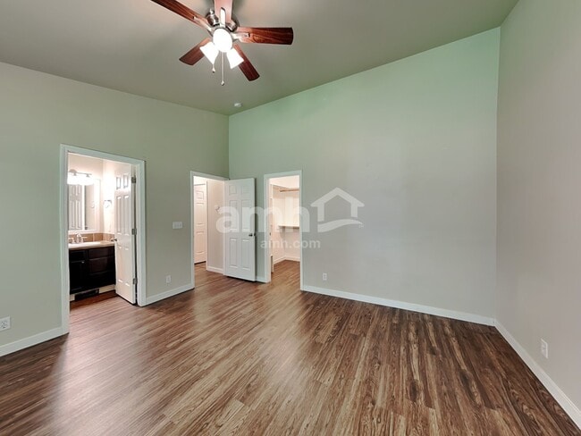Building Photo - 257 S Delphinium Ave