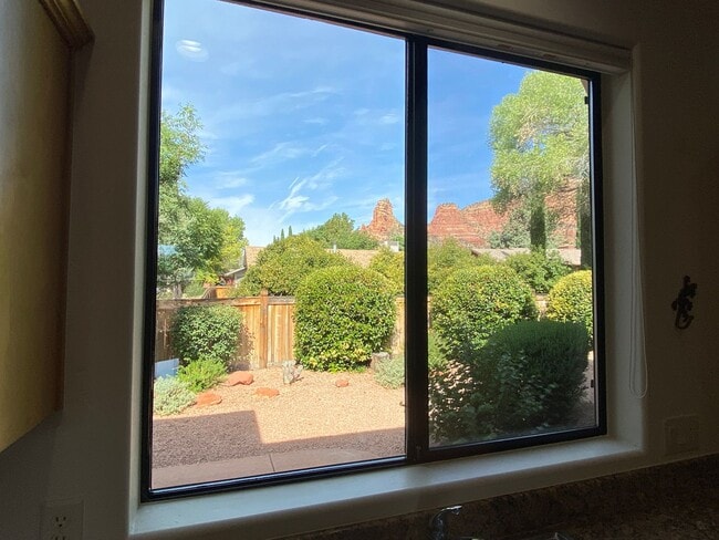 Building Photo - HOUSE - VILLAGE OF OAK CREEK