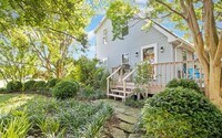Building Photo - In-town single family home