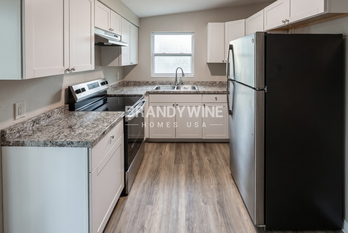 Building Photo - 1206 E Camellia Dr