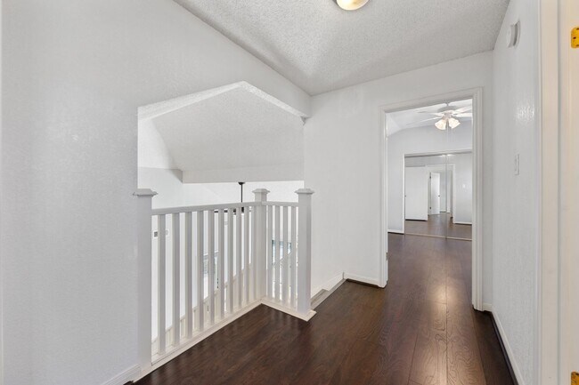 Building Photo - 2109 Boxwood Path