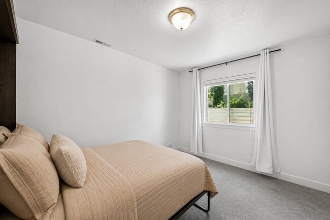 Building Photo - 1203 W Appaloosa Ln