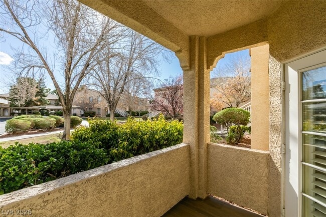 Building Photo - 3400 Cabana Dr