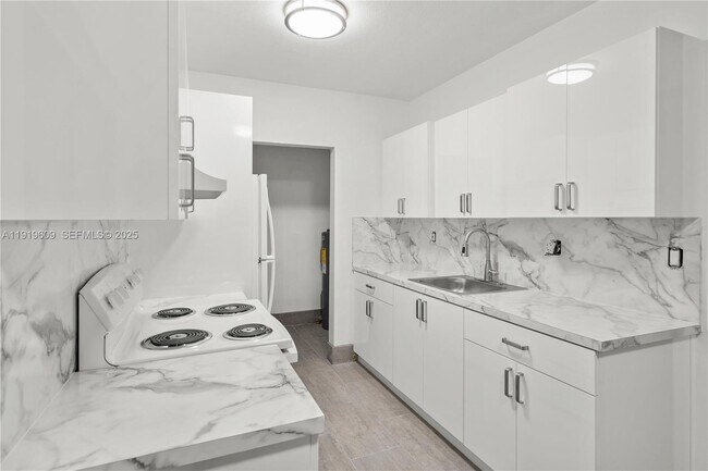 Building Photo - 1291 NE 207th St