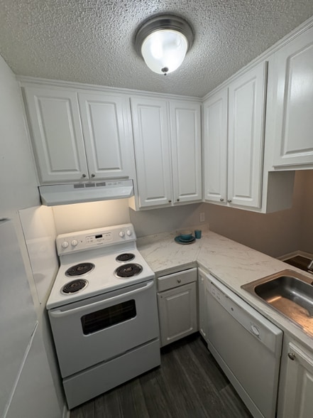 Building Photo - 1005 Hickory Hill Ln