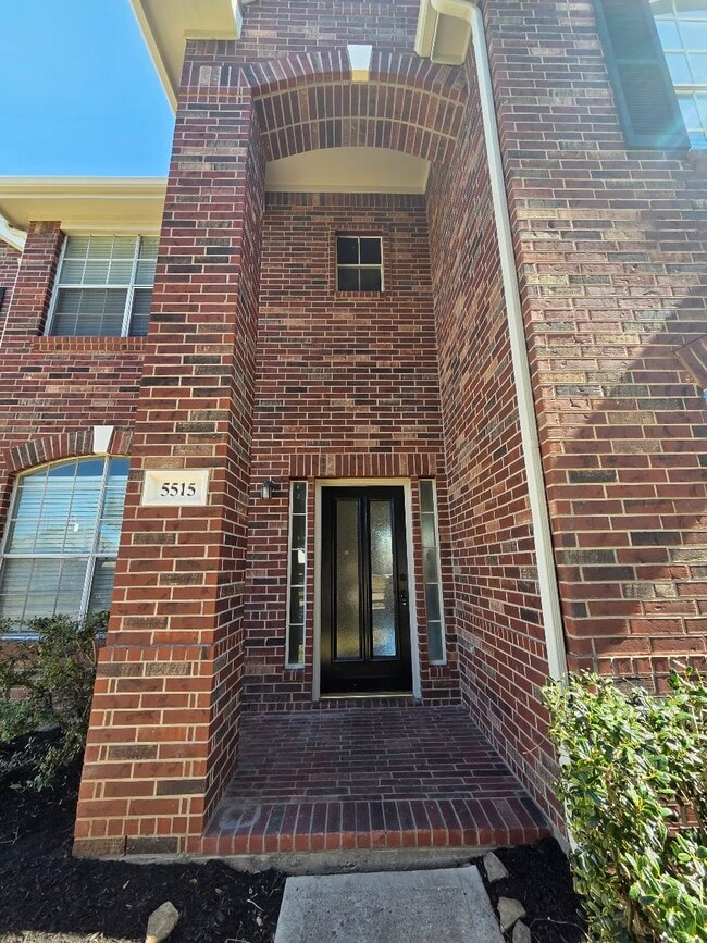 Building Photo - 5515 Gatesprings Ln