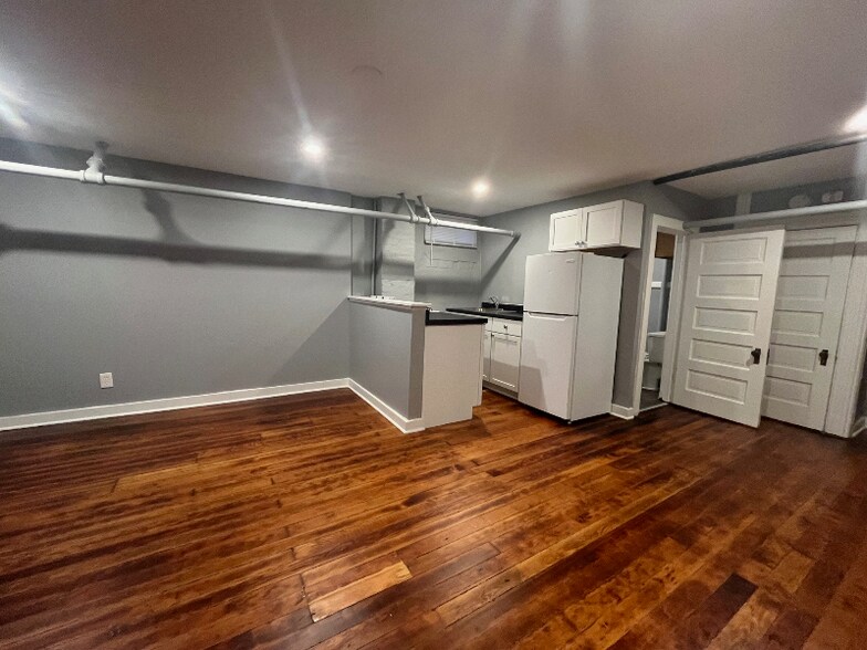 Building Photo - 1830 N Oakland Ave