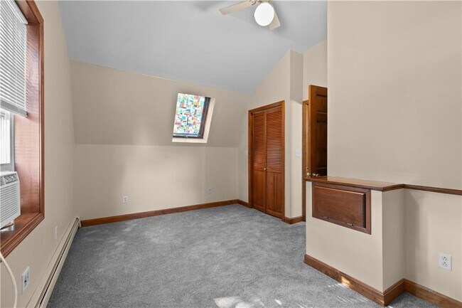 Building Photo - 5-25 Channing St