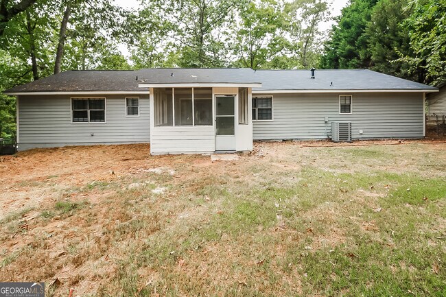 Building Photo - 155 Hunt Ridge Dr