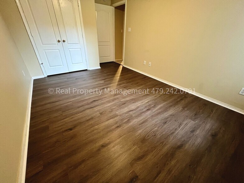 Building Photo - 207 H St