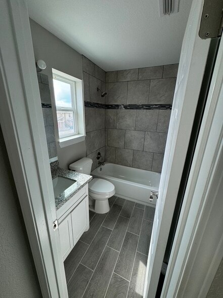 Building Photo - 101 Rockwell Way