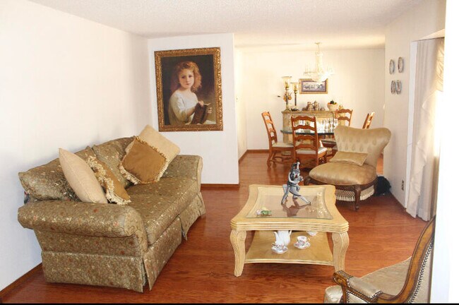 Building Photo - 8812 Cosmos Ave