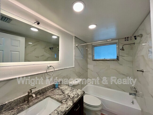 Building Photo - 5121 Dove Dr