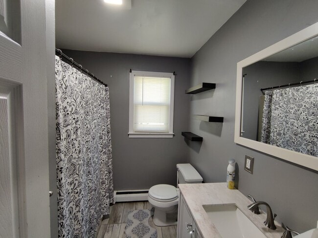 Building Photo - BEAUTIFUL Waterbury Cape w/ 4 Bedrooms, 2 ...