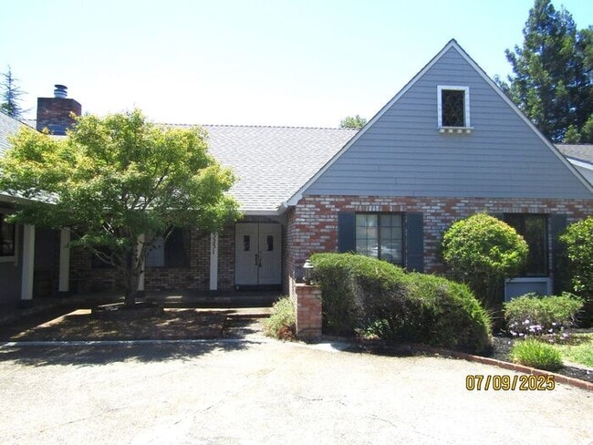 Primary Photo - Beautiful Single Story Home in Great Santa...