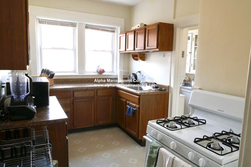 Building Photo - 163 Summer St