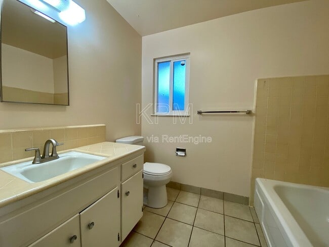 Building Photo - 7714 Brentwood Dr