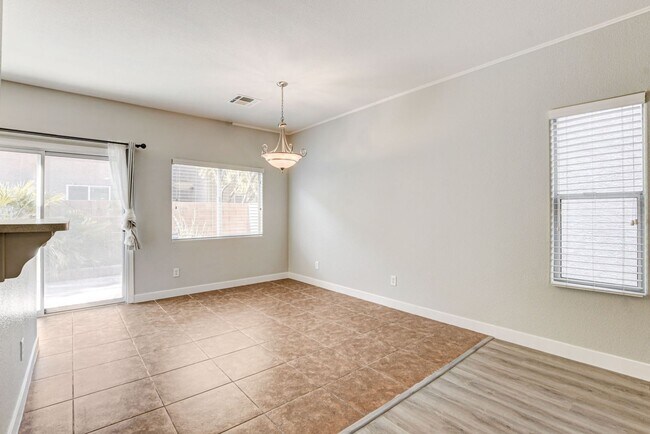 Building Photo - Beautiful 4 bedroom 3 bath home in Mountai...
