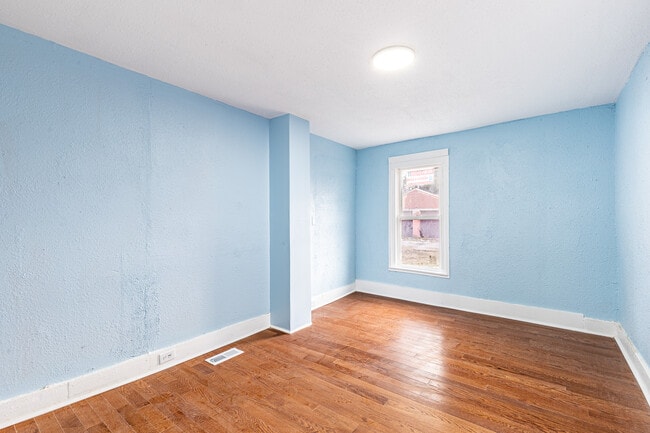 Building Photo - 83 Ridgeway Ave