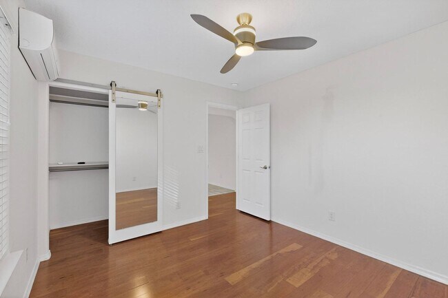 Building Photo - FOUR HILLS Executive Rental 4/5 BD 4/BA