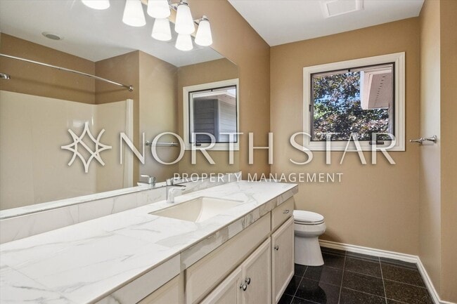 Building Photo - 2055 Ridge Pointe Dr